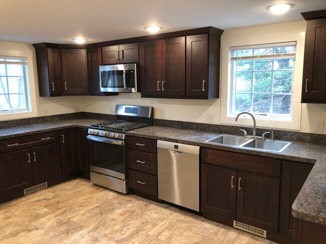Eat-in Kitchen - 1647 Old Trenton Rd