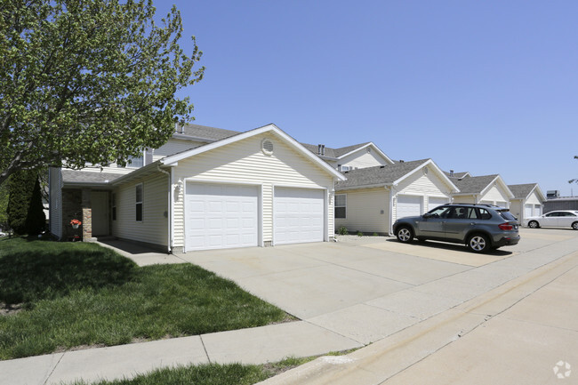 Foto del edificio - Arbour Walk Townhomes