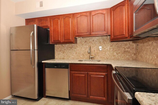 Building Photo - 504 Marplewood Dr