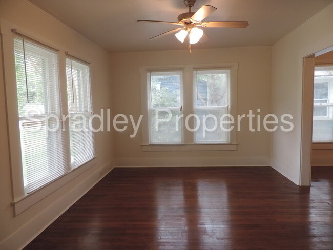 Building Photo - 913 N 13th St