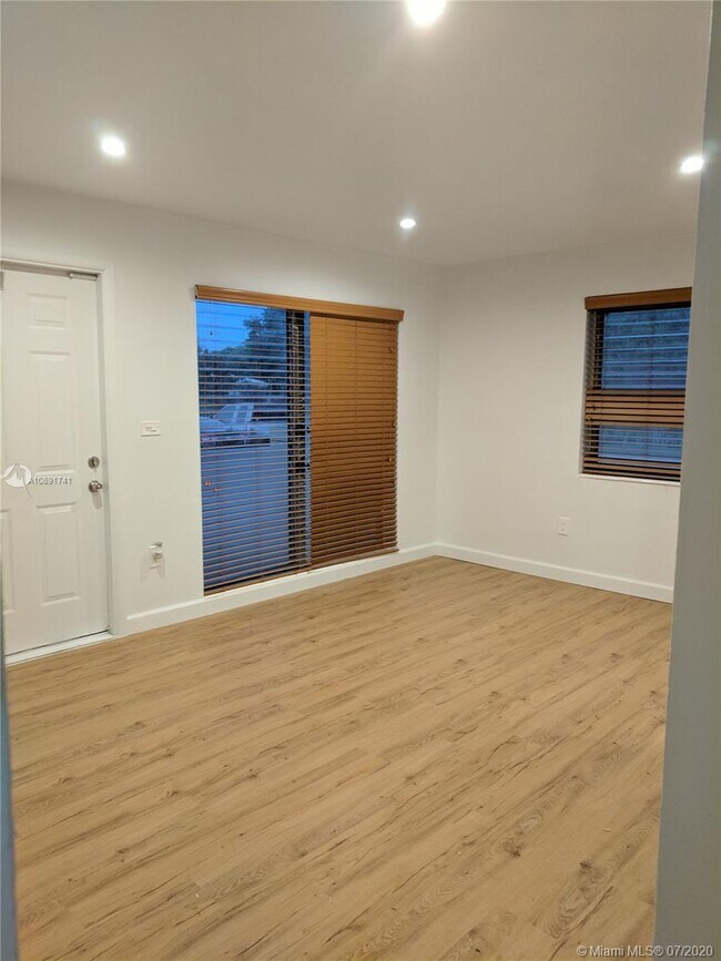 Building Photo - 14154 SW 88th Ave