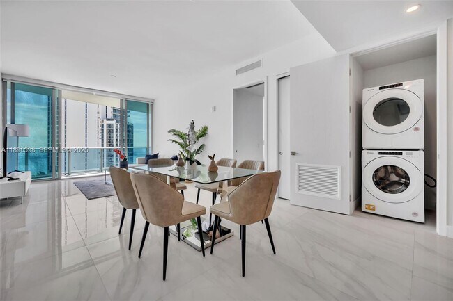 Foto del edificio - 17550 Collins Ave