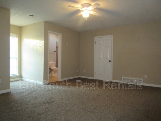 Foto del edificio - 5806 Sunny Morning Dr