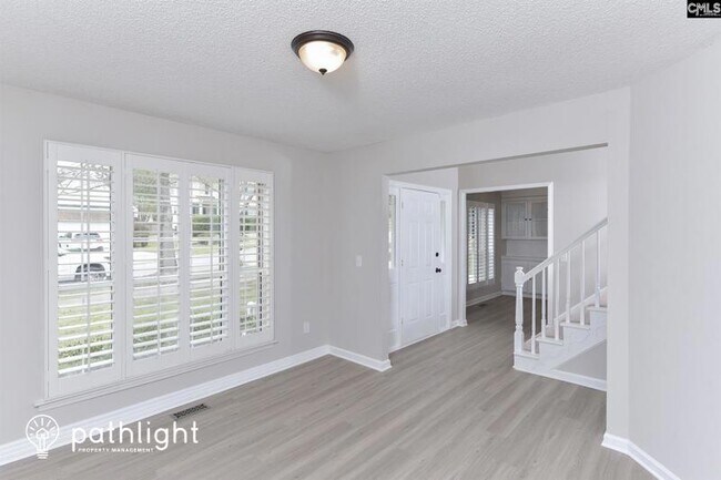 Building Photo - 11 Red Cedar Dr