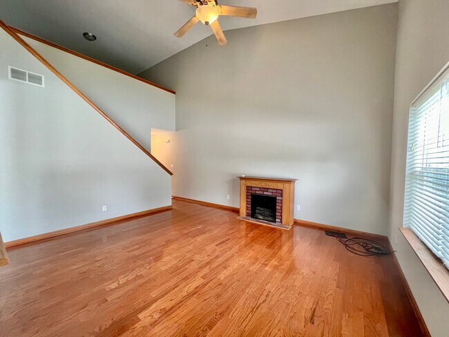 Foto del edificio - 1172 Rose Dr