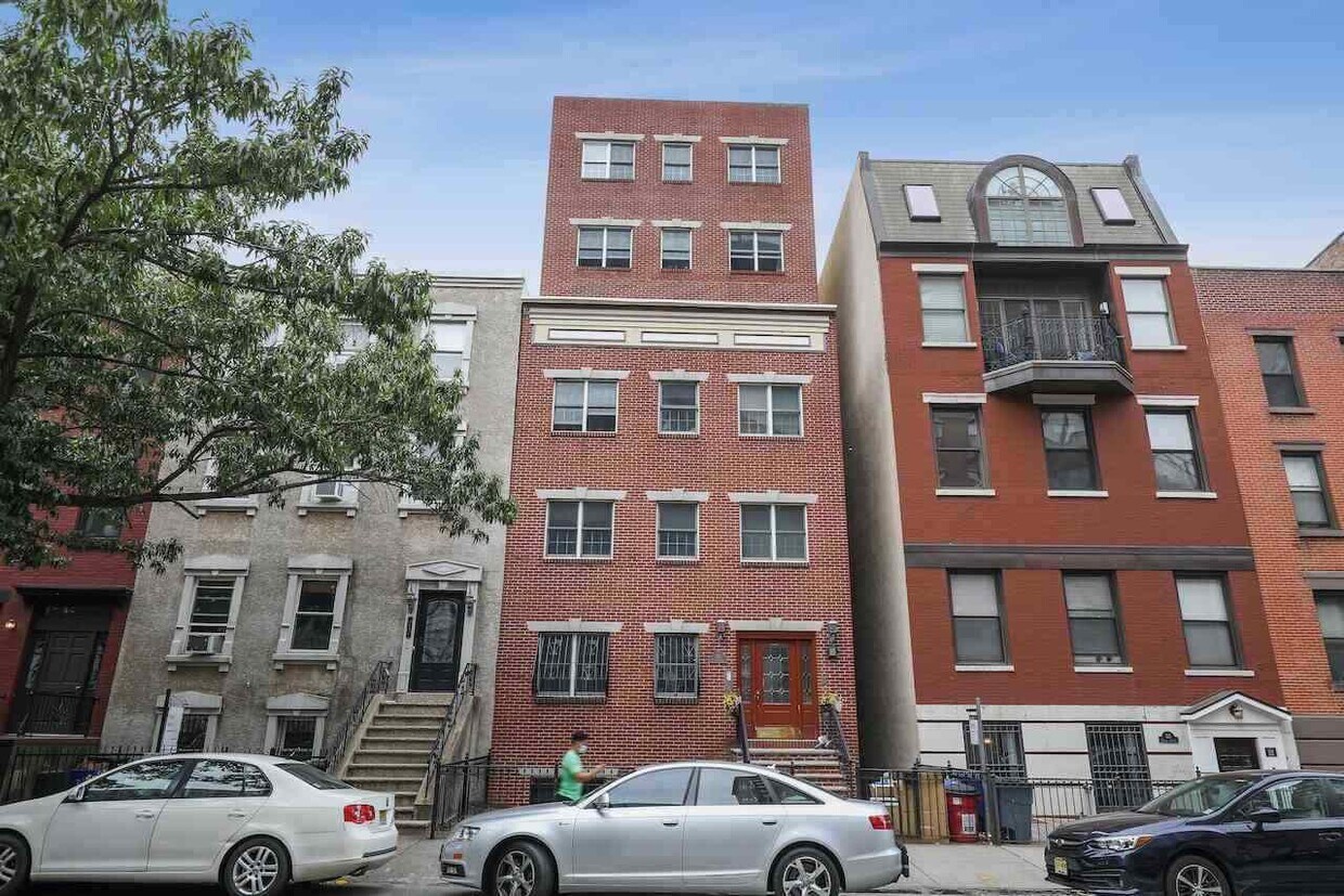 Primary Photo - 224 Hudson St