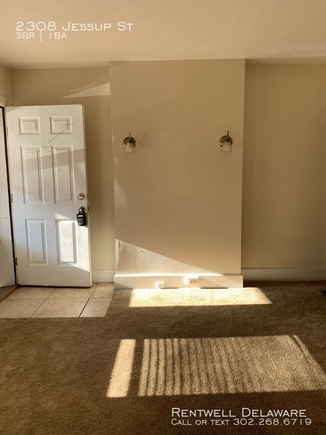 Building Photo - 3 bed 1 bath (995.00)