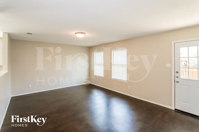 Foto del edificio - 5705 Addington Dr