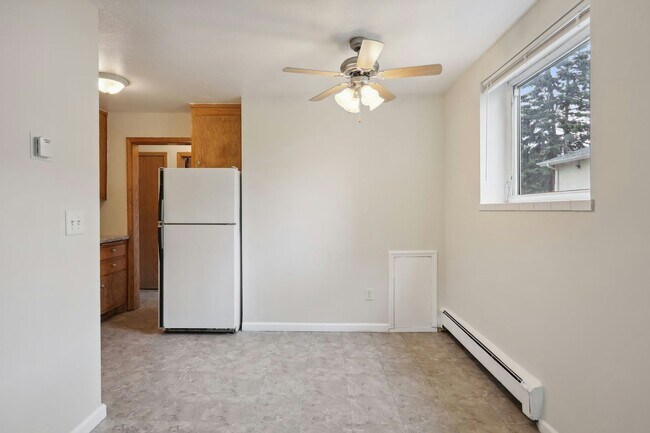 Building Photo - 4628 Tyler St NE