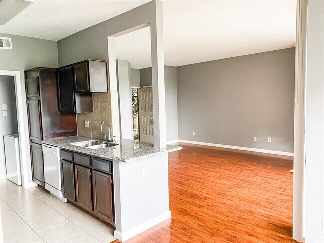 Building Photo - 8333 Sands Point Dr