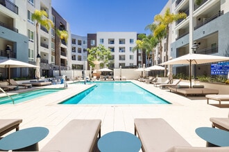 Building Photo - Elan Huntington Beach