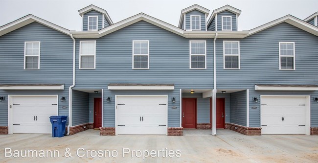 Building Photo - 3 br, 2 bath Apartment - 1008 Holly St A