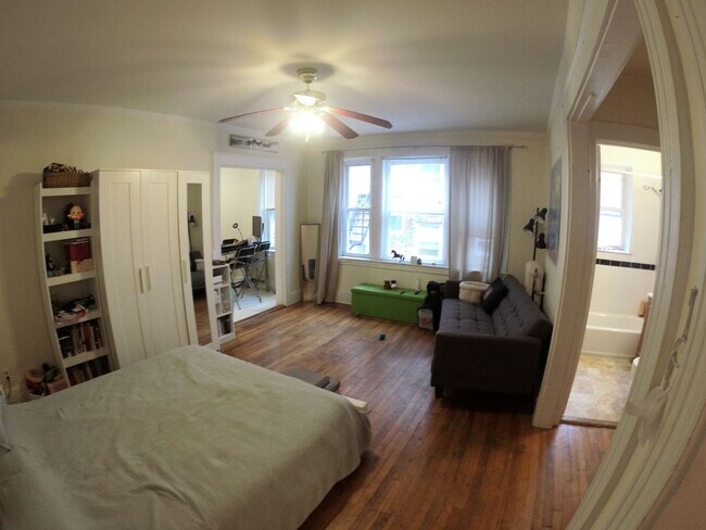 Foto del edificio - Spacious Studio - Pet Friendly - Close to ...