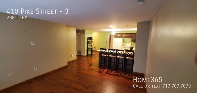 Building Photo - Charming 2 Bedroom