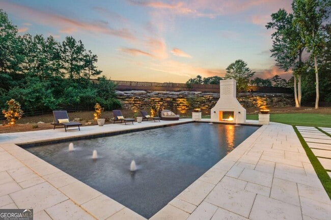 Foto del edificio - 2242 Shoal Creek Rd