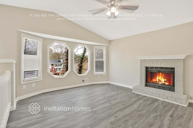 Building Photo - 725 Pepperwood Ln