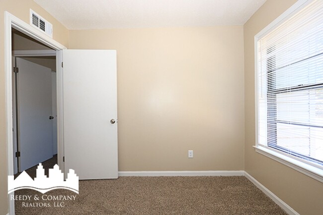 Foto del edificio - 6760 Racquet Club Dr