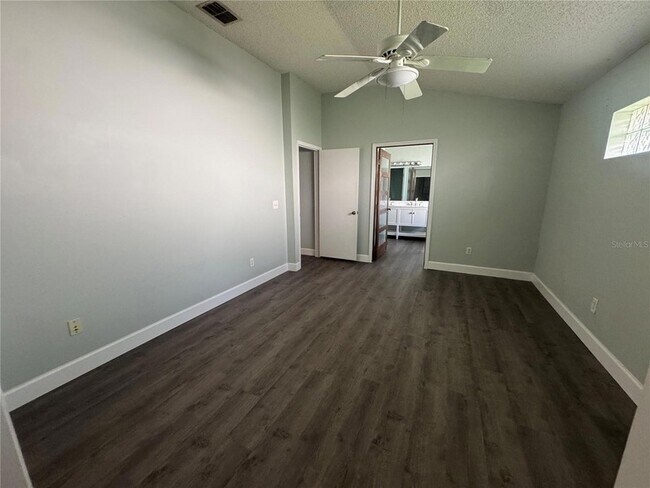 Foto del edificio - 10941 Mill Pond Way