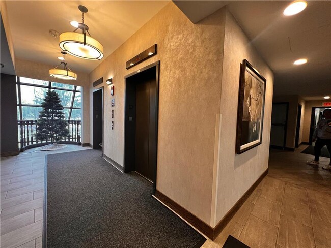 Foto del edificio - 1181 Edgcumbe Rd