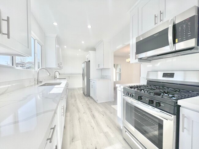 Building Photo - 1510 S Durango Ave