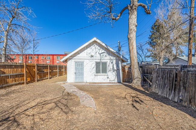 Building Photo - 1444 Valentia St