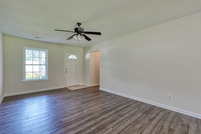 Building Photo - 567 Seays Crest Dr