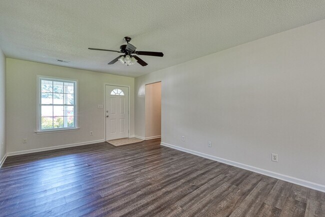Foto del edificio - 567 Seays Crest Dr