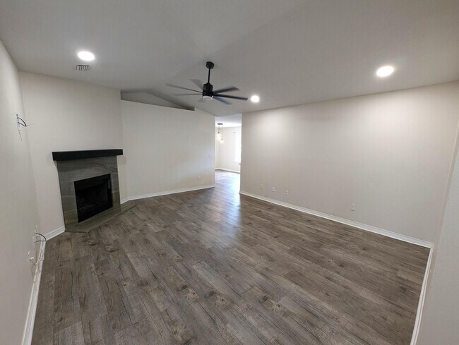 Foto del edificio - 8177 Torres St