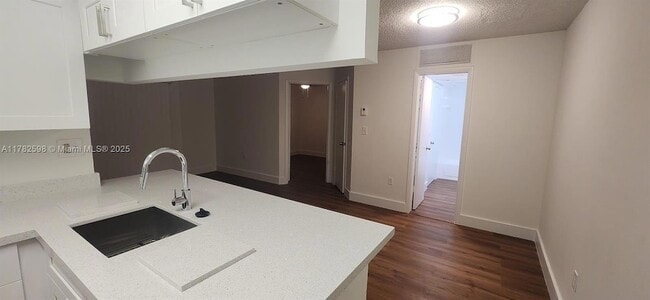 Foto del edificio - 17320 NW 67th Pl