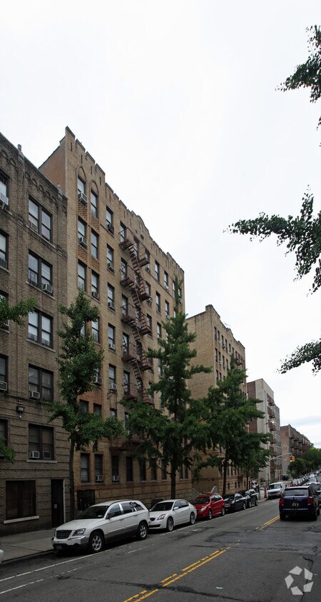 Primary Photo - 110 Seaman Ave