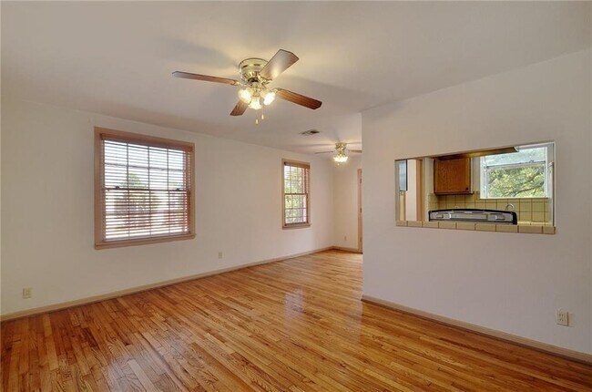 Foto del edificio - 908 E 32nd St