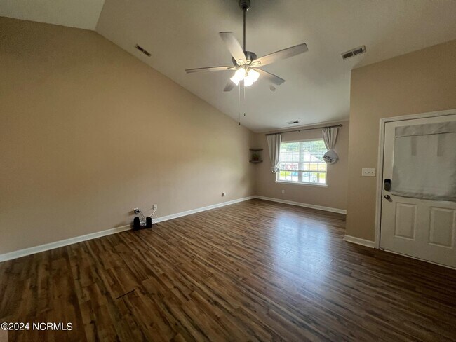 Building Photo - 141 Louie Ln