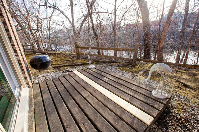 Private patio is perfect for grilling and enjoying your summer nights! - 2619 W Agatite Ave