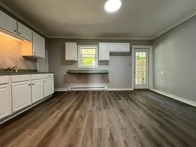 Foto del edificio - 5844-5848 Kesslersville Rd