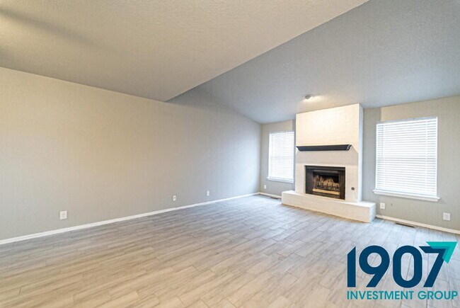 Foto del edificio - Updated 2-Bed, 1.5-Bath Townhome in NW Nor...