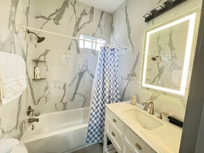 Building Photo - 104 Stuart St Building Photo - 104 Stuart St