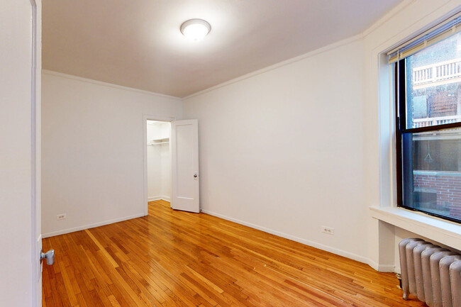 Dormitorio - 5508 S. Cornell Avenue