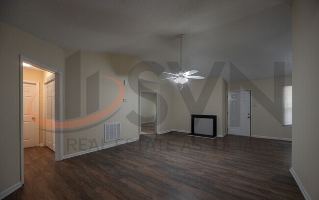 Foto del edificio - 3BR, 2BA Durham Home with Deck and LVP Flooring