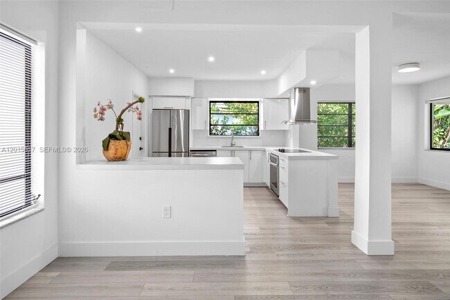 Foto del edificio - 7525 Adventure Ave