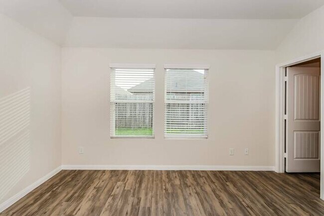 Foto del edificio - 5707 Kyle Cove Dr