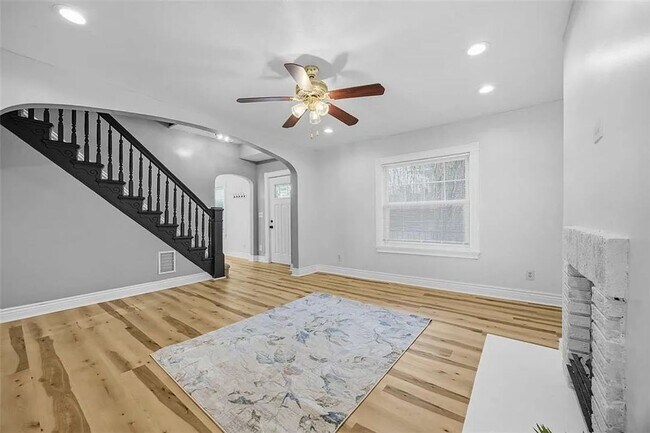 Foto del edificio - Beautiful 3 bedroom, 2 full bathroom home for rent in the Oakland area AVAILABLE NOW!