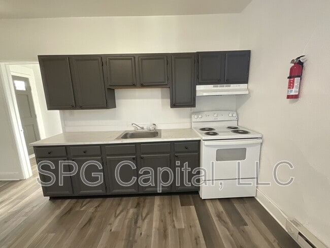 Building Photo - 124 Ann St