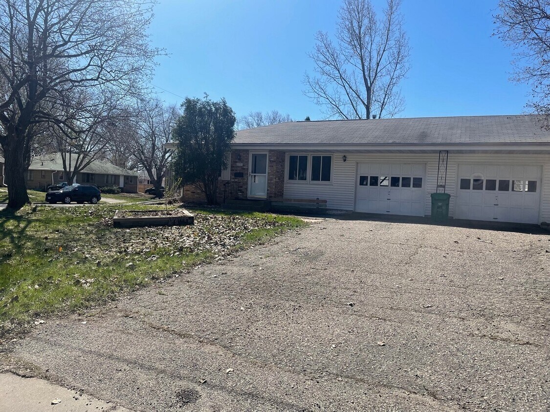 Primary Photo - 8705 W 35th St