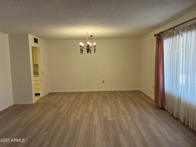Foto del edificio - 17807 N 125th Dr