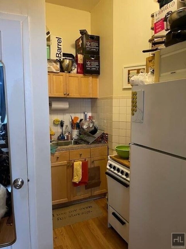 Building Photo - ST MARKS AVENUE