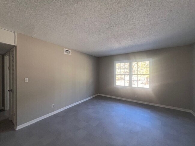 Building Photo - 1608 Fayette Ave