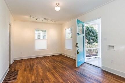 Building Photo - Seward Park Home