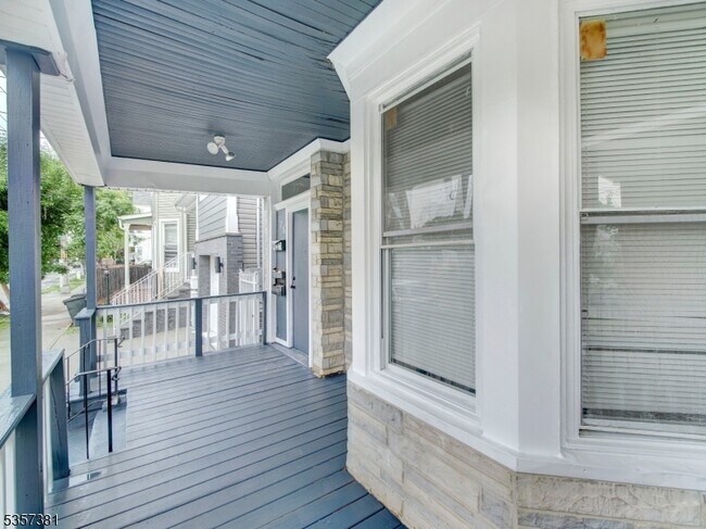 Foto del edificio - 178 Littleton Ave