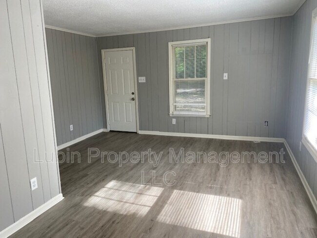 Building Photo - 3205 Carnes Ave