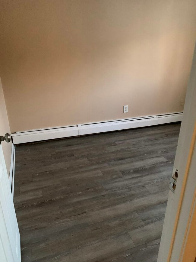 Building Photo - 819 Westminster Hill Rd